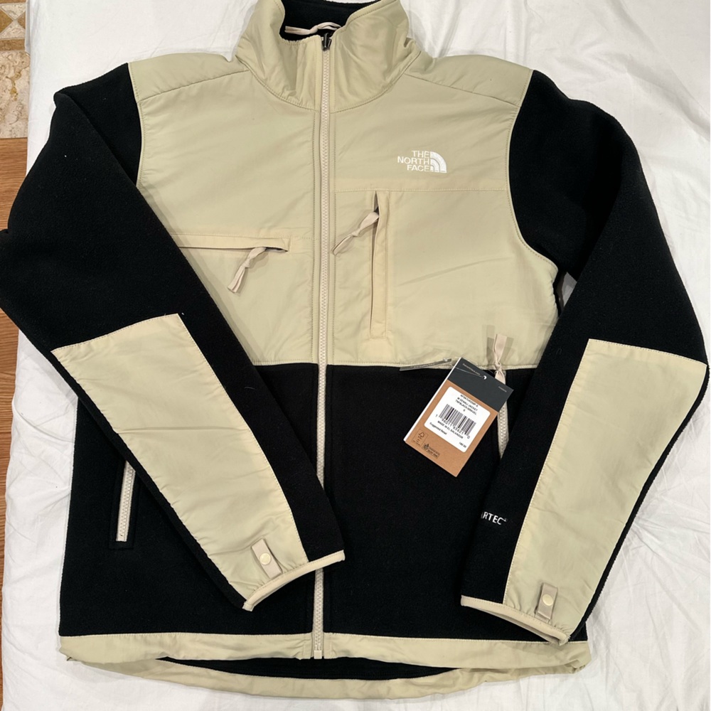 NWT Men’s The North Face Denali Jacket - Size S